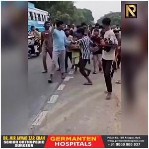 Uttar Pradesh ke Jhangirabad (Bulandshahr) me 15 Feet lamba Python Snake (Saamp) muqami bachchon ko mila, jiske baad Bachchon ne usse rescue karte huye leke jaye huye dekha gaya. | National Reporter Abu Aimal