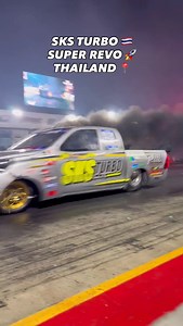 SKS TURBO BY PHC : ALWAYS STRONG !💪 I’m always amazed by the power of these vehicles, it’s incredible! What do you think about this car ? ทุกครั้งที่ผมเห็นรถคันนี้ ผมรู้สึกว่ามันทรงพลังมากขึ้นเรื่อยๆ มันทำให้ผมหลงใหลจริงๆ 🚀🇹🇭🫶❤️ #thailand #turbo #diesel | Limouz JR Driver