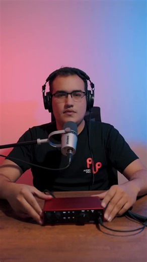 Focusrite Scarlett 2i2 4ta Generación – Interfaz de Audio USB