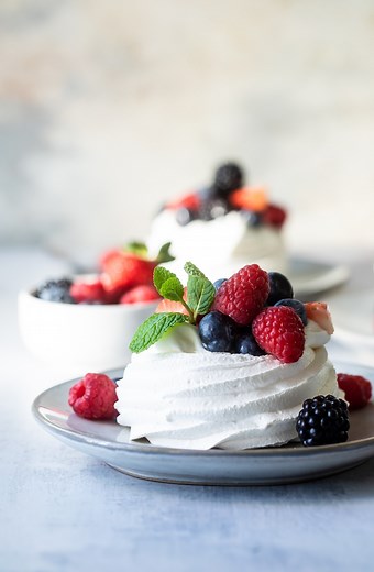 Meet Schaum Torte: A German meringue dessert, popular for Memorial Day celebrations when 🍓strawberries are in season. | Culinary Hill