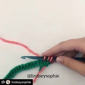 Cooles Erdbeermuster Häkeln #häkelblog #Repost @lindseysophie with @get_repost ・・・ How to crochet the Tunisian strawberry stitch? Watch the video 🍓 It's a difficult stitch to show you in 1 minute but you can found a little explanation below ⤵️ • • •Start with ch 20 3, Make sure it's multiple 4. •In each chain make a Tunisian simple stitch. •Return, yarn over and take off 1 loop for the edge, for all other stitches yarn over and take off 2 loops. The last stitch you have to join in the red yarn 