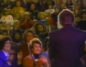 197K views · 9.6K reactions | Neil Diamond on the Phil Donahue show in 1992 singing Sweet Caroline! #neildiamond #happydiamondsings #PhilDonahue | Happy Diamond | Facebook