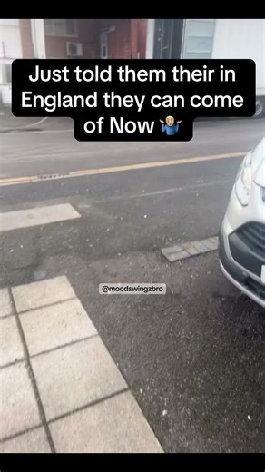 Immigrations coming quick 😂 #uktiktok #funnytiktok #migrant #viral #england