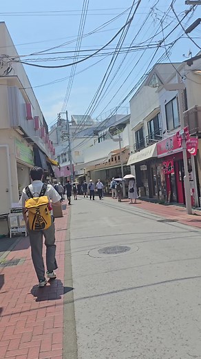 横浜市は神奈川県に位置する都市で、人口は約377万人です。横浜市には、みなとみらい21、横浜中華街、山下公園、横浜スタジアム、ランドマークタワー、八景島シーパラダイスなど、多くの観光スポットがあります。青葉区、旭区、泉区、磯子区、神奈川区、金沢区、港南区、港北区 、栄区、瀬谷区、都筑区、鶴見区、戸塚区、中区 、西区、保土ケ谷区、緑区、南区の18の行政区があります。 #横浜市 #横浜 #Yokohama #yokohamajapan #よこはま #横濱 #横浜散歩 #yokohamacity #横浜を歩く #神奈川県横浜市 #横浜市磯子区 #磯子区 #杉田商店街 #杉田