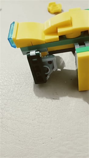 y se convierte en un perrito robot