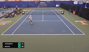 Makk Péter újra Amerikában versenyez🇺🇸 A GS Római Open után múlt héten egy M25-ös ITF-tornán folytatta Makk Péter (916.), ahol az első fordulóban búcsúzott, most azonban a tennessee-i ATP Challenger 50-es versenyen sikerült feljutnia a főtáblára. A 60 000 dollár összdíjazású keménypályás torna selejtezőjében előbb az amerikai Kirchheimert (625.) győzte le 7:6(5) 6:3-ra, majd ma a szintén hazai Kennedy (1062.) ellen nyert szetthátrányból fordítva, 4:6 6:3 6:2-re. 🎥: Challenger TV | Hungarian T