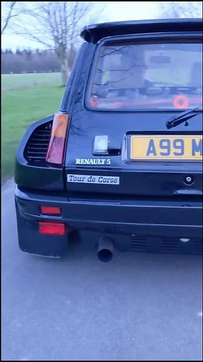 Cette Renault 5 Turbo 2 noire a une config de FOU 😳🔥