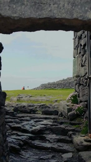 Experience Ireland through scenic guided adventures. 🌄 Enjoy coastal strolls and hillside hikes on immersive routes that reveal stories, traditions, and local charm. CIE Tours’ Walking & Hiking Tours of Ireland blend light adventure with unforgettable views and heritage.🍀 | CIE Tours