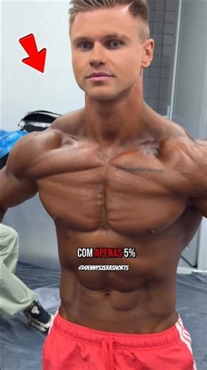 This guy showed what a professional bodybuilder's physique looks like.