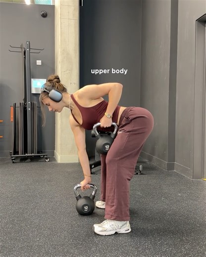 cici on Instagram: "upper body workout: arm toning + core stability ❤️‍🔥 this year the goal is to move better, not just lift more!! flick through & train with me >>> the workout deets: gorilla rows | 12x3 | 12kg triceps dips -> toe taps | 12x3 kneeling shoulder press | 10x3 | 4kg med ball throw + slam | 10x3 | 4kg bridge chest press | 10x3 | 8kg body ball plank taps | 10x3 i’ve added my weights as reference ^ adjust as needed! fit: top - @gymshark (code cici10) joggers - @vqfitwomen (code cici1