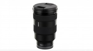 Sony SEL18135 – 18–135mm F3.5–5.6 OSS (APS-C Zoom-Objektiv mit Bildstabilisator, E-Mount, kompakt & leicht, ideal für Reisen, Alltag & Video, für Sony A6400, A6700 & ZV-E10, schwarz)