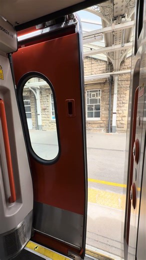 Class 222 doors closing