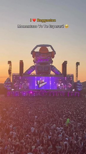 20K views · 855 reactions | DEFINE MOMENTAZO ❤️‍ Si te lo perdiste este año y no quieres que vuelva a suceder... ¡Corre a pillar tu entrada para la gira!  Gira España: lovereggaeton.es  México 2026: lovereggaeton.mx  Chile 2026: Lovereggaeton.cl | I Love Reggaeton | Facebook