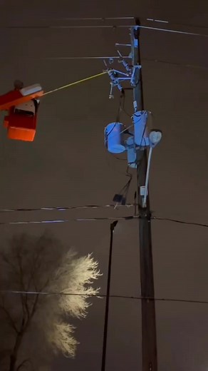 78K views · 683 reactions | Secondary underground fault on 600 Delta. Credits @isaiahlebel96 #linemanproblems #linemanfunny #linemanissues #linetrash #EssentialWorkers #linemanstrong | LineCrate | Facebook