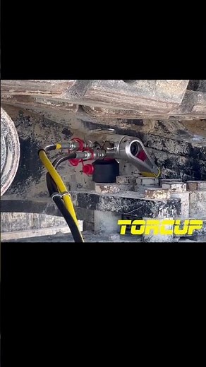 TorcUP’s SQ delivering powerful torque on an excavator. #TorcUP #hydraulicwrench #bolting #tools