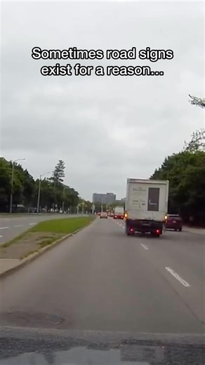 613trending | Ottawa 🇨🇦 on Instagram: "For those of you wondering there is a “no left turn sign” at that intersection 😭 #ottawa #613trending"