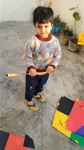 Patang ke badle jala hua rocket kya lagta hai ye chotu patang dega#kite #kiteflying #kitelooting