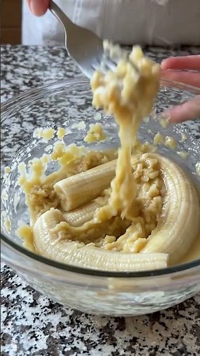 🧁 Soft Banana Muffins