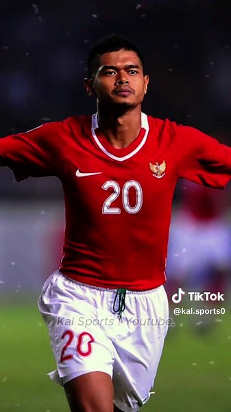 3 MONSTER HAUS GOL! Bukti Indonesia Pernah Punya Striker Kelas Eropa! Sebelum kita bicara soal naturalisasi, mari ingat kembali masa keemasan striker lokal Timnas Indonesia! 🇮🇩 Kita pernah memiliki Trio Legendaris dengan karakter unik: 1. Bambang Pamungkas (BP20) - Raja Udara & Karisma 🦅 2. Budi Sudarsono (Si Ular Piton) - Oportunis & Licin 🐍 3. Boaz Solossa (Bochi) - Si Jenius Kaki Kiri ⚽ Video ini adalah pengingat bahwa DNA