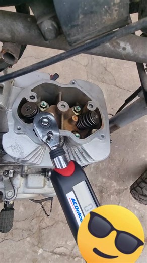 Digital Torque Wrench Usage for Engine Spark Plugs