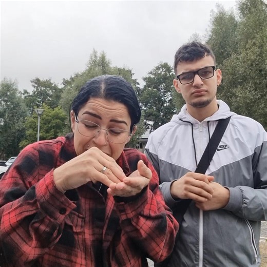 108K views · 3K reactions | Every Time I use Self-Checkout, They Check My Bags… I’m So Angry! 郎郎 | Deaf Onno Jansen | Facebook