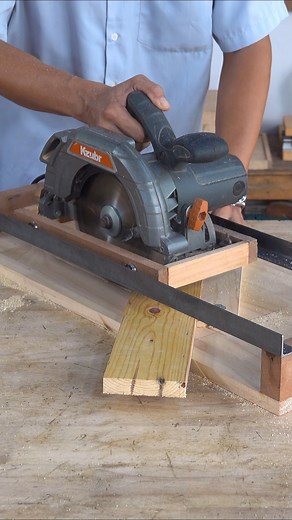 212K views · 1.8K reactions | Woodworking Tricks and hacks making circular saw rail guide #routerjig #hacks #jig #tricks #making #woodworking #router #crafts #woodwork #tips #carpentry | Woodworking Crafty | Facebook