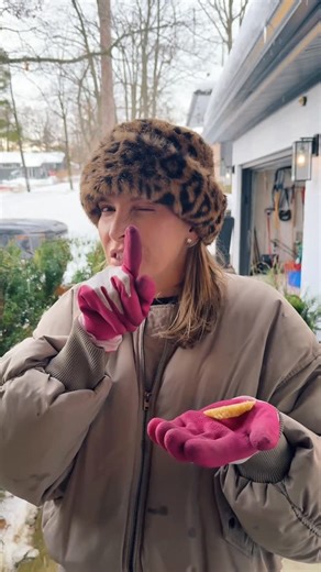 Katherine Wants on Instagram: "Christmas Eve Eve calls for Omee’s Fluffy Shortbread Cookies Serves: 1-14 Prep: 5 minutes Bake time: 11 minutes Special tools: cookie sheet Ingredients: 1 cup salted butter, slightly chilled and cubed 1/2 cup icing sugar 1/2 cup cornstarch 1 cup AP flour 1 teaspoon vanilla extract Method: 1. Mix butter and sugar until creamy (3 minutes on medium high). Scrape the bowl! 2. Add cornstarch and flour, in two 1-minute stages. Scrape and continue to mix until it comes to