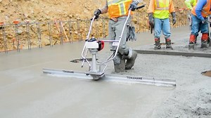 Tomahawk Power Vibrating Concrete Power Screed with 14 ft. and 10 ft. Magnesium Boards and Honda Engine TVSA-H + TSB10P + TSB14P