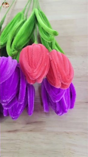 #tulip #diy #flowers #tulipflowers #crafts #tutorial #pipecleaner