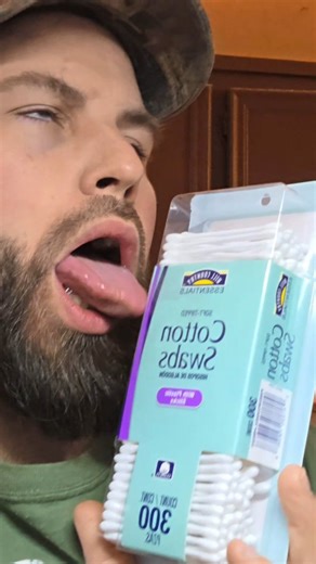 Justin Classic on Instagram: "#90s #lipsync #foodporn #entertainment #nastalgia #whitneyhouston #love #qtips #classic #film #funny #entertaining"