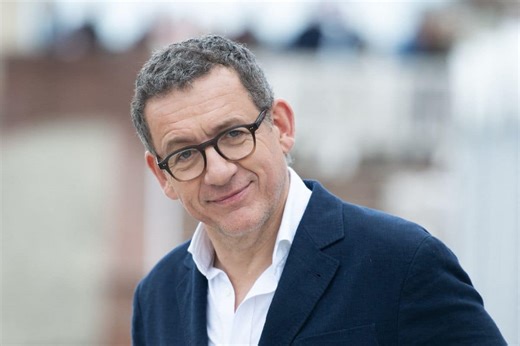 "Je vais demander un test ADN", Léa Salamé diffuse dans "Quelle époque" une photo du fils de Dany Boon, l’acteur toujours surpris par son visage