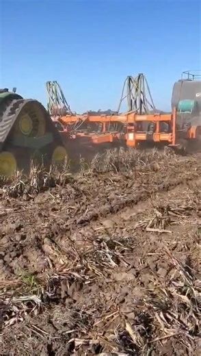 Extra heavy duty deep ripping and fertiliser application on the western downs! #TTQ #johndeere | TTQ
