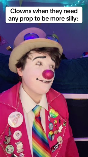 It’s just science: bigger props, bigger laughs. #clown #clownery #clowning #clowningaroud