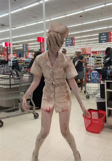 did I win this trend? #silenthill #costume #costumeideas #halloween #nataliereynolds silent hill nurse pyramid head costume ideas