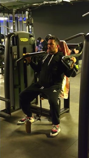 Vertical Traction (tração vertical), #Technogym #backexercises