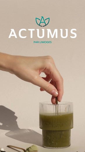 Commencez votre journée de manière naturelle. ⚡ OXY-VITA est un jus de cerise noire riche en fer : le complément idéal à votre routine quotidienne. 🍒 | Actumus