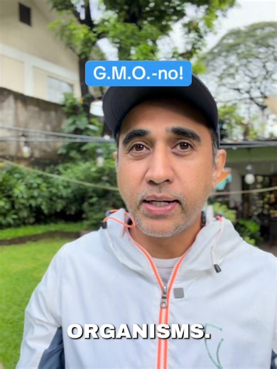 Let’s talk about GMO — on a deeper level. 🌱 GMO means Genetically Modified Organism — food that’s altered in a lab to grow faster, resist pests, or last longer on shelves. Sounds helpful, right? But long-term effects on our health and the environment are still being studied. That’s why choosing NON-GMO matters. Non-GMO foods stay closer to nature, with fewer interventions and more integrity in every bite. Your body deserves real, clean, and mindful nutrition. So when you can… choose NON-GMO. Be