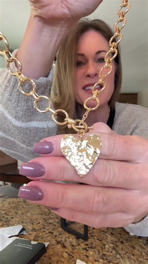 This is the perfect gold chunky necklace! Hearts are my thing, and I love the hammered detail. @@Tewiky official##necklacestack##necklace##ttstoptier##tiktokshopjumpstartsale