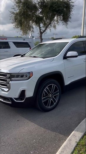 2023 GMC Acadia SLT