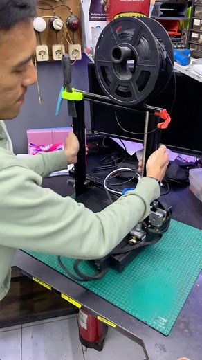 Services perasaan ❌ Services 3D Printer✅ Seringkali kita bikin prototype atau bahkan final product dengan teknologi 3D print. Tentunya dengan bahan yang disesuaikan dengan lingkungan dimana benda tersebut akan bertengger. Btw banyak banget yang nanya mesin 3D print yang aku gunakan adalah @creality3d ender 3V2 yang sudah berumur namun sampai saat ini alhamduliah hanya salah satu part pada extruder nya saja yang yang bermasalah. Walaupun harga sangat terjangkau tapi cukup reliable loh Fyi extrude