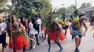 Koom Koom lève le rideau sur la scène culturelle de la Casamance, où se défile toute la diversité et la richesse du Sénégal. Une 16 ème édition riche en couleurs, en rythme et en gastronomie. #festivalkoomkoom #ziguinchor #diola #casamance #senegal #destinationsenegal #aspt #taamusenegal | Destination Sénégal