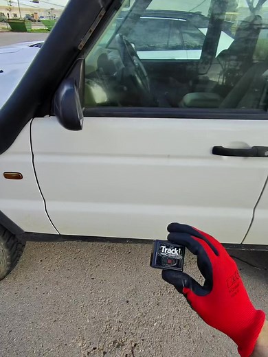 What’s the difference between a GPS tracker and a Bluetooth Tracker? 📲🚗📍One actually protests your car #gps #tracker #cars #gpstracker #tracking