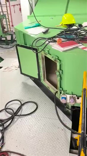 The Maritime Telegraph on Instagram: "Just another day at the office: crawling inside an Azipod. 🤪 This is the maintenance of an ABB Azipod on a cruise ship. 🚢 The scale of this engineering is incredible. While most people just see the propeller from the outside, the internal maintenance area shows the true complexity of these propulsion units."