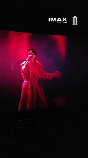 บรรยากาศอาร์มี่ไทยมาหาพี่โฮปบนจอยักษ์ในรอบ Preview IMAX พร้อมเสียงกระหึ่มรอบทิศเหมือนฟังอยู่ในฮอลล์คอนเสิร์ต! j-hope 'HOPE ON THE STAGE': THE MOVIE ภาพยนตร์คอนเสิร์ตที่ทำให้หัวใจอาร์มี่เต้นไปตามจังหวะบีทสุดมันส์และการแสดงระดับโลก 12-16 พฤศจิกายนนี้ เจอกันในระบบปกติ และระบบ #IMAX ทั่วประเทศ พร้อมของที่ระลึก - Postcard 1 ชิ้น - Photocard 1 ชิ้น (สุ่มจาก 2 แบบ) ราคาเริ่มต้น 400 บาทสำหรับระบบปกติ และ 600 บาท สำหรับระบบ IMAX คลิกซื้อเลย : https://majorcineplex.app.link/SuRDPm0msXb Voucher , บัตรส่วนล