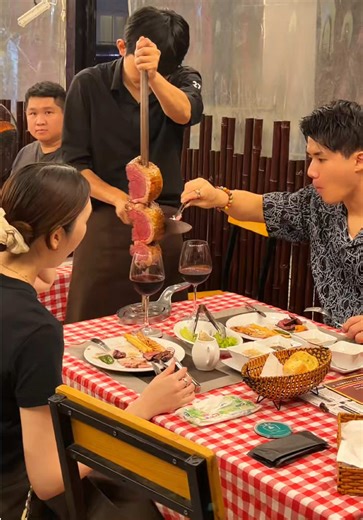 Dịp 8/3 này dẫn người yêu đi trải nghiệm buffet thịt nướng Churrasco theo phong cách Brazil này thử đi nè 😍 #kosomap #ancungtiktok #reviewanngon #churrasco #buffet