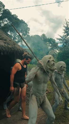 Only here at the home of the famous Asaro Horosa Mudman komunive village 🇵🇬🇵🇬 | Papau New Guinea Famous Asaro Horosa Mudmen