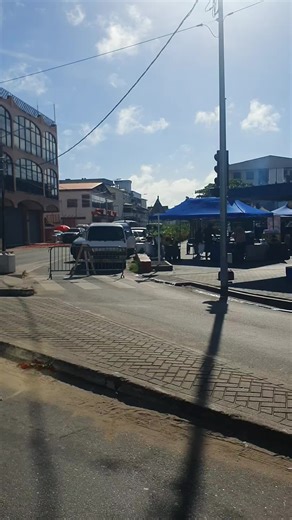 🌞 Ja beste mensen, goedemorgen! 🌞 🎊 Owru Jari & Peprewatra Basi zijn aanwezig, en Legymin Worstenwaren staat helemaal klaar voor jullie! 📍 We zijn op locatie, op de hoek van de Spannhoek, bij de Domineestraat. 🍲 Vandaag hebben we heerlijke Peprewatra met: 🐟 Anjoemara 🔥 Gerookte Pingo 🔥 Gerookte Hey Metie 🍢 Daarnaast verkopen we smakelijke saté van Slechts (50 SRD). 🌭 Verder hebben we bere, vleesworst, saucésjes 🥤🍺 en natuurlijk koude drank, waaronder bier! ⏰ We zijn hier tot sluiting