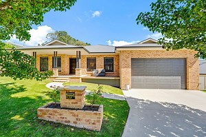 Sold House 13 Munbinga Drive, Lithgow NSW 2790 - Apr 4, 2023