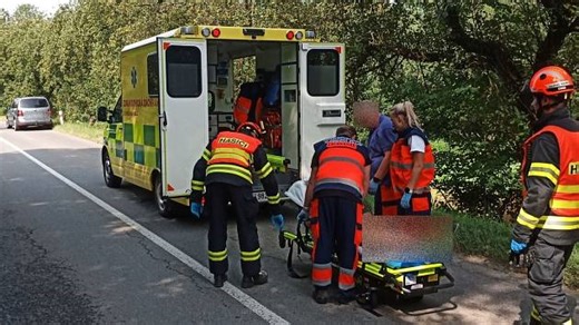 Páteční nehody na silnicích: Hasiči zasahovali u několika nehod v kraji