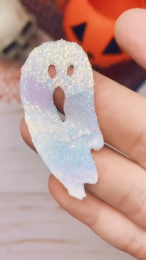 40K views · 2.3K reactions |  Make a DIY halloween ghost window cling with fabric paint. A fun and easy fall craft activity for kids. The best Halloween ghost suncatcher craft tutorial for teen. Supplies: Fabric Paint Ziploc Bag or Plastic Bag Glitter #halloween #ghost #halloweencrafts #crafty #kidscrafts #halloweendiydecor #easycraft | Timm Sevitz | Facebook